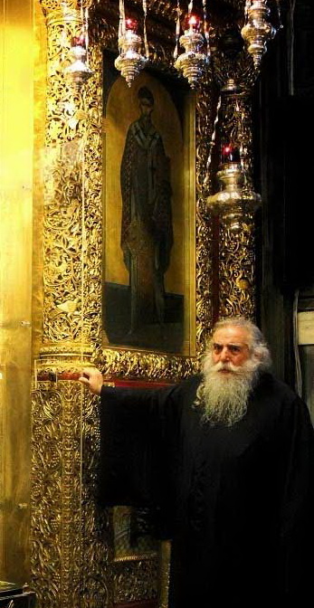 У образа святого Дионисия Закинфского