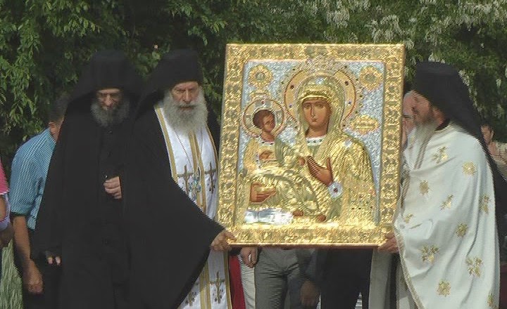 В Сербию с Афона доставлена икона Троеручица
