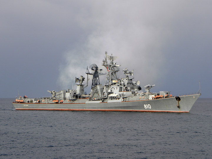Завтра в Патры прибудет российский военный корабль