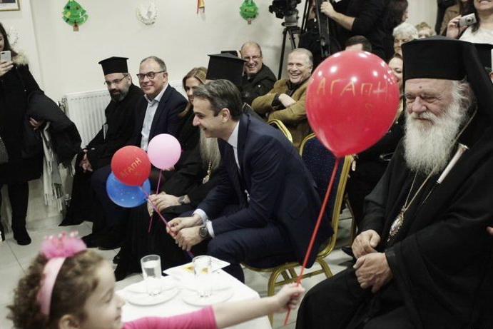 Архиепископ Иероним получил в подарок воздушный шар с надписью Агапи