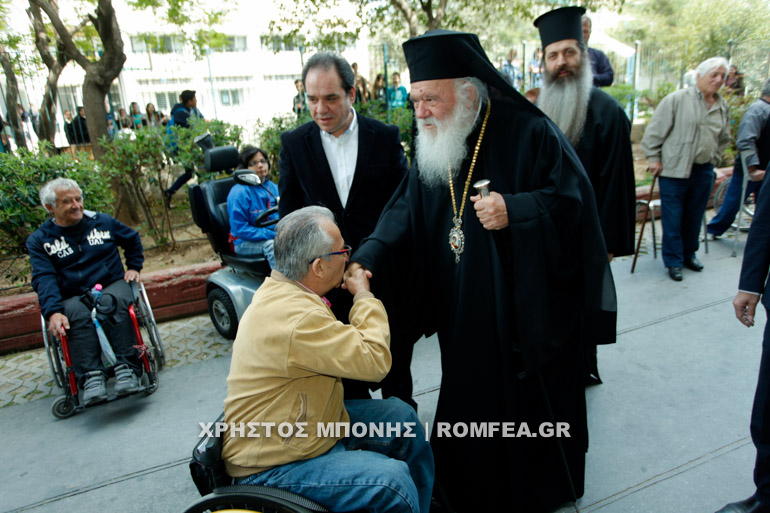 Архиепископ Афинский Иероним встретился с инвалидами