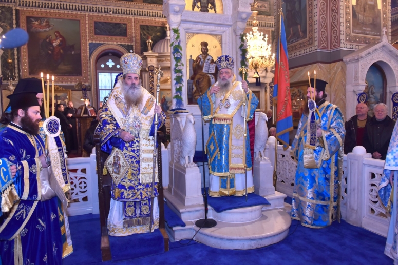 Праздник святителя Николая в крупнейшем порту Греции