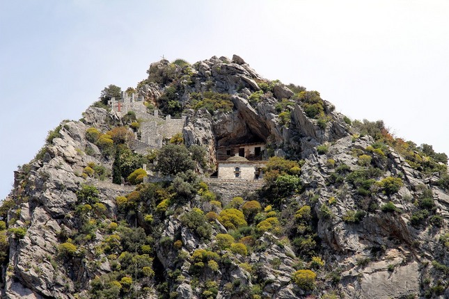 Пещера святого Нила Мироточивого на Афоне