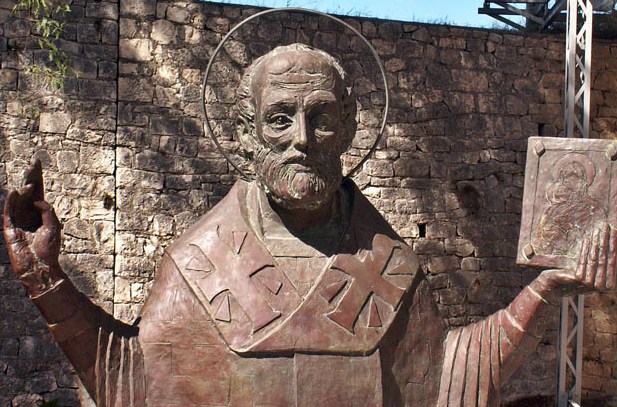 Памятник святителю Николаю в Мирах