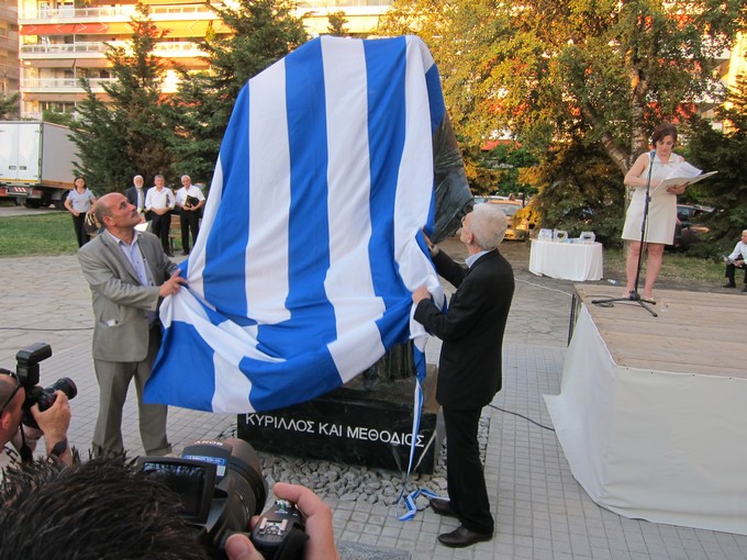 Памятник свв. Кириллу и Мефодию открывают И.Бутарис и А.Дросиди