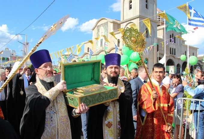 Ковчег с мощами прп. Серафима Саровского прибыл в Афины