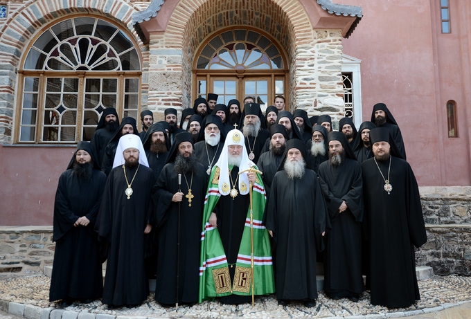 Патриарх Кирилл с братией монастыря Пантократор на Афоне