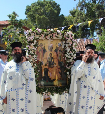 Крестный ход с иконой Панагия Фанеромени