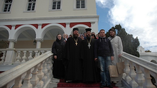 Паломническая группа Солуни на острове Тинос