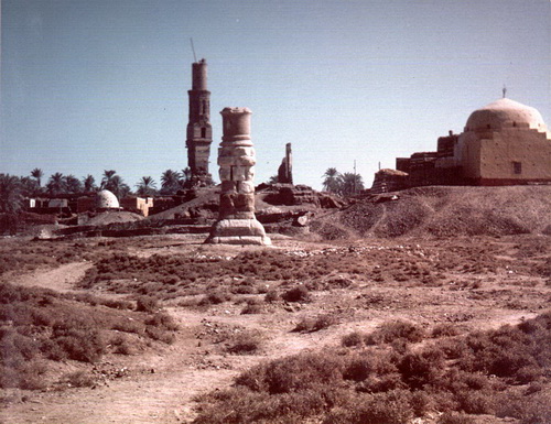 Оксиринх, по-коптски Пемже. Вид с северо-запада. Фотография 1981 года
